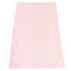 Das KraftKids Sonnensegel kleine Blätter rosa auf Weiß ist ein hellrosa, rechteckiges Handtuch mit zartem Blättermuster, das flach auf weißem Grund abgebildet ist - ideal für Kinderwagen, da es weich ist und einen sanften Sonnenschutz bietet.