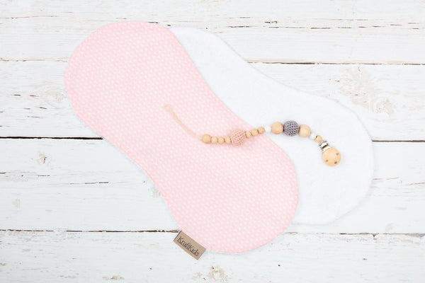 Spucktuch kleine Blätter rosa auf Weiß