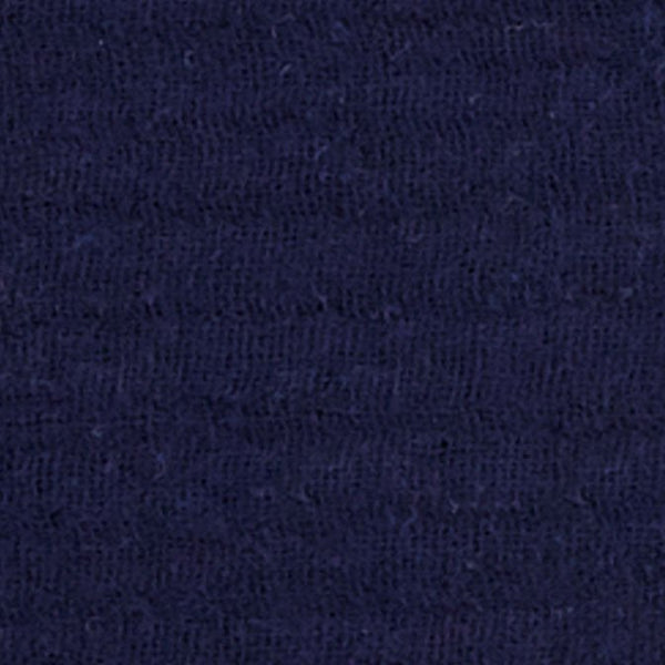 Nahaufnahme von KraftKids Stoff Musselin dunkelblau MUC SSS073 - 100% Baumwolle, dunkles Marineblau mit weicher, leicht flauschiger Textur und sichtbarem Webmuster für alle, die hochwertige Stoffe schätzen.