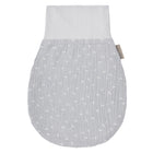 Der KraftKids Strampelsack Herbst Winter Musselin grau Pusteblumen ist ein grauer, ovaler Wickelsack mit weißem Pusteblumen-Print und einem dehnbaren Bund, der Ihrem Baby kuscheligen Komfort bietet.
